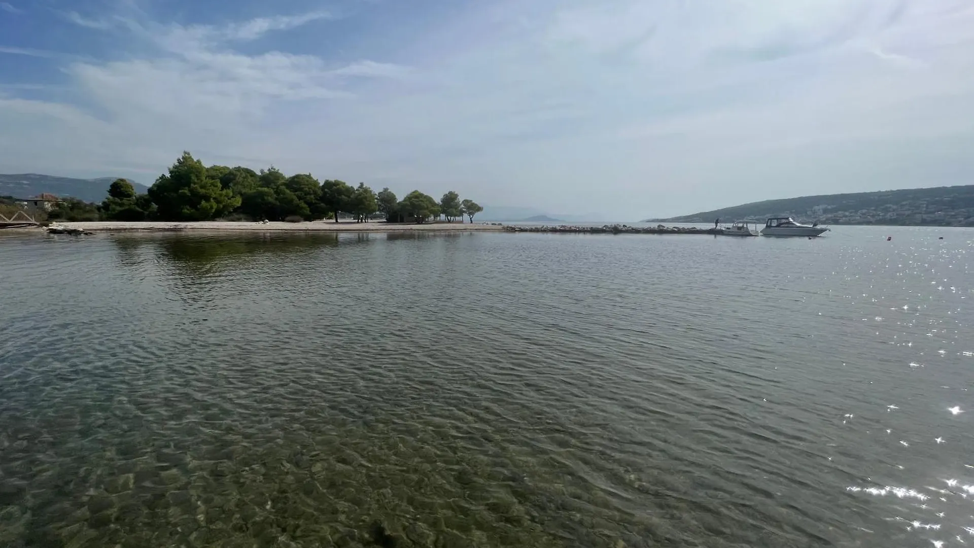 Big Beachfront Apartment Smokvica In Trogir