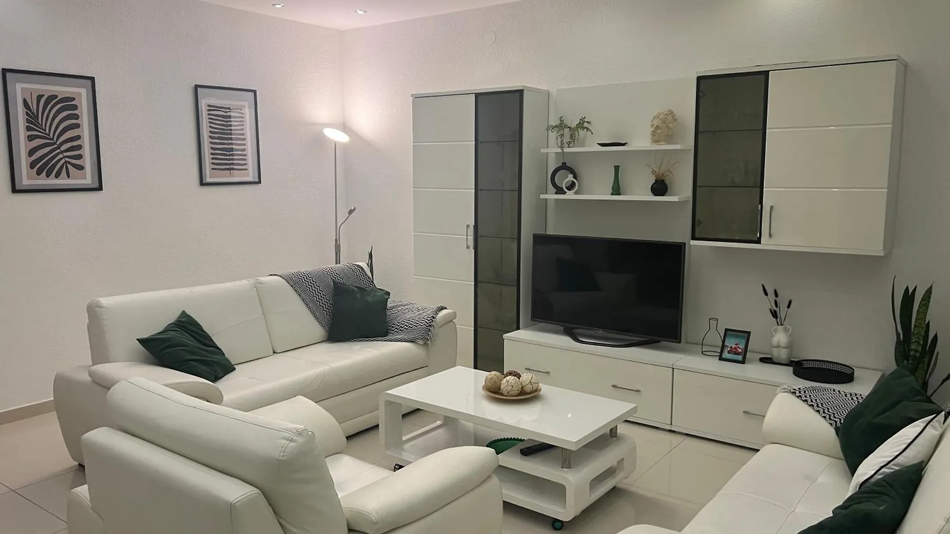 Big Beachfront Apartment Smokvica In Trogir