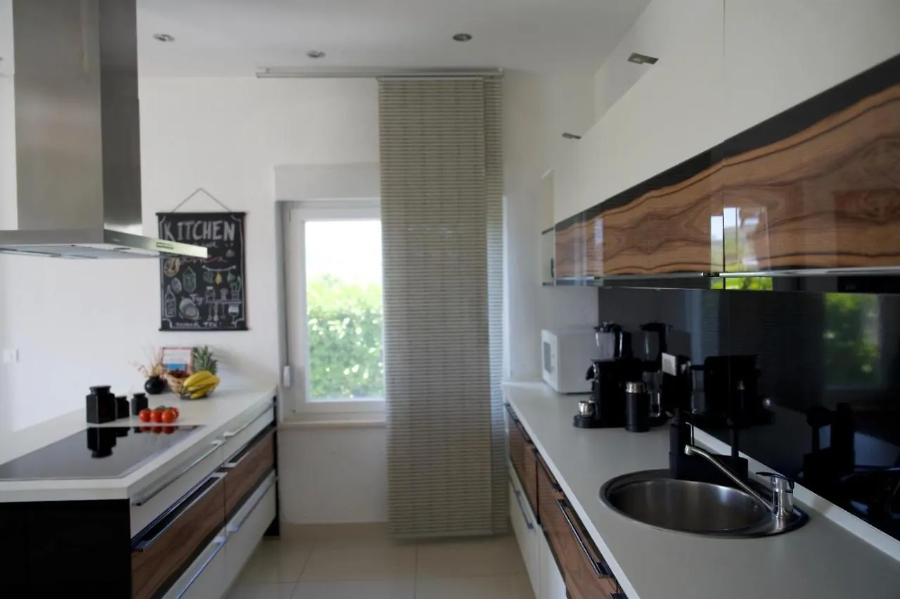 Big Beachfront Apartment Smokvica In Trogir