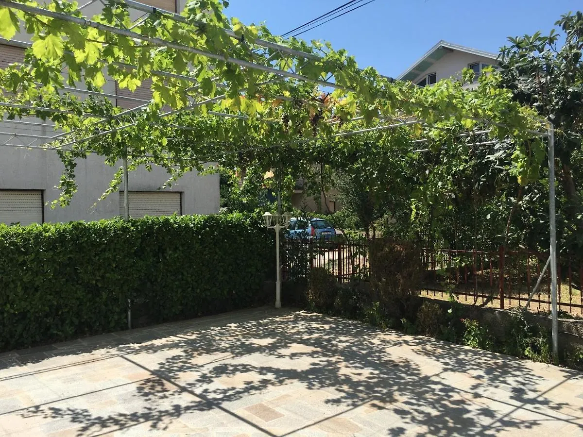 Big Beachfront Apartment Smokvica In Trogir 0*,  Croacia